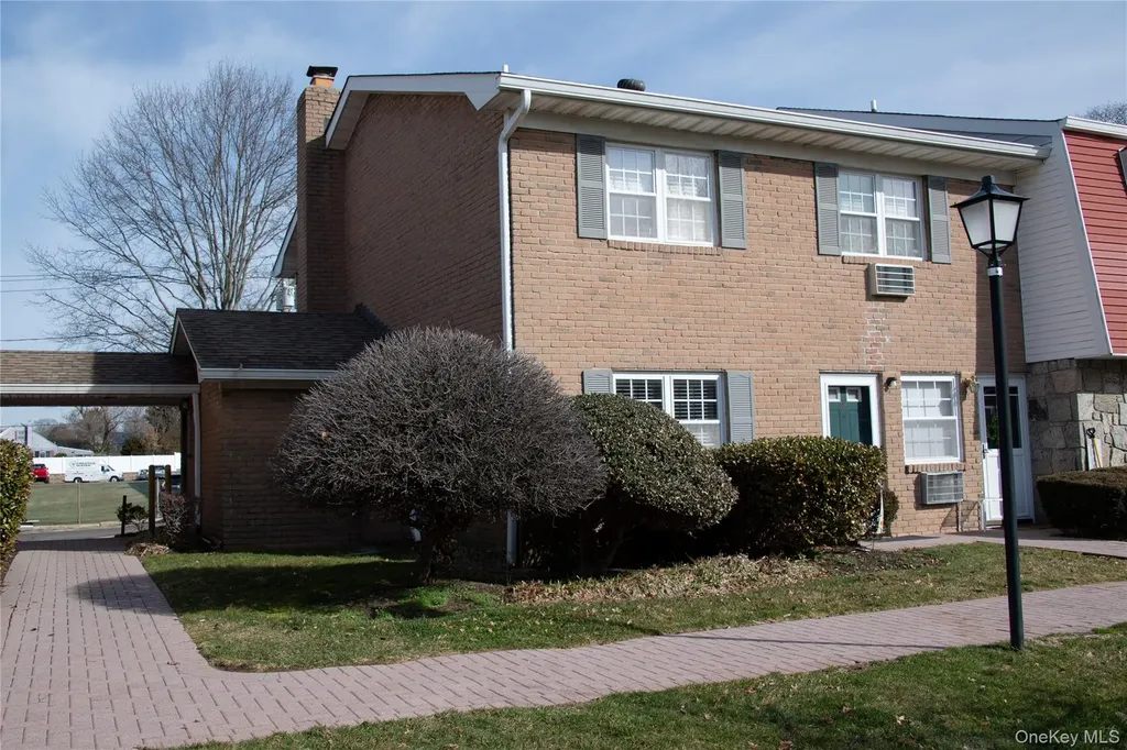 18 Springwood Drive North Babylon NY 11703