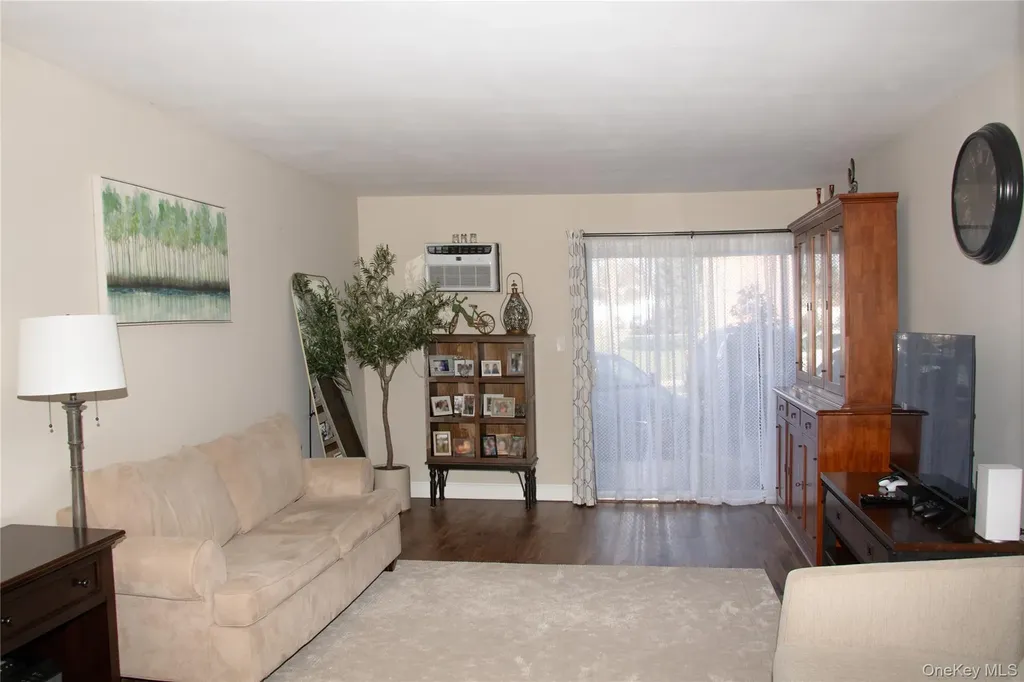 18 Springwood Drive North Babylon NY 11703
