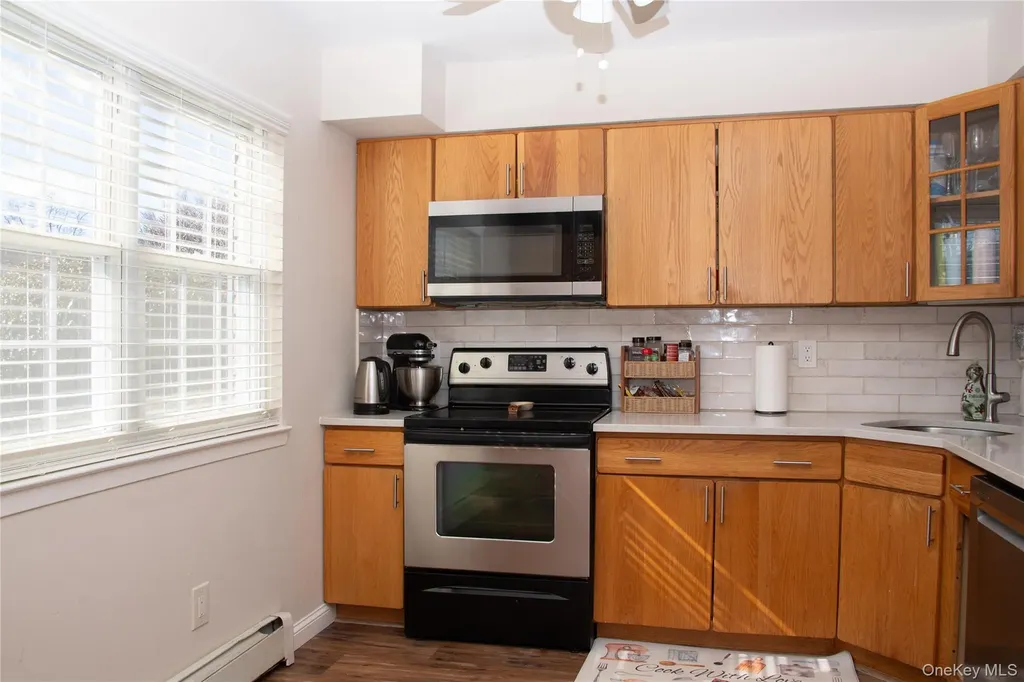 18 Springwood Drive North Babylon NY 11703