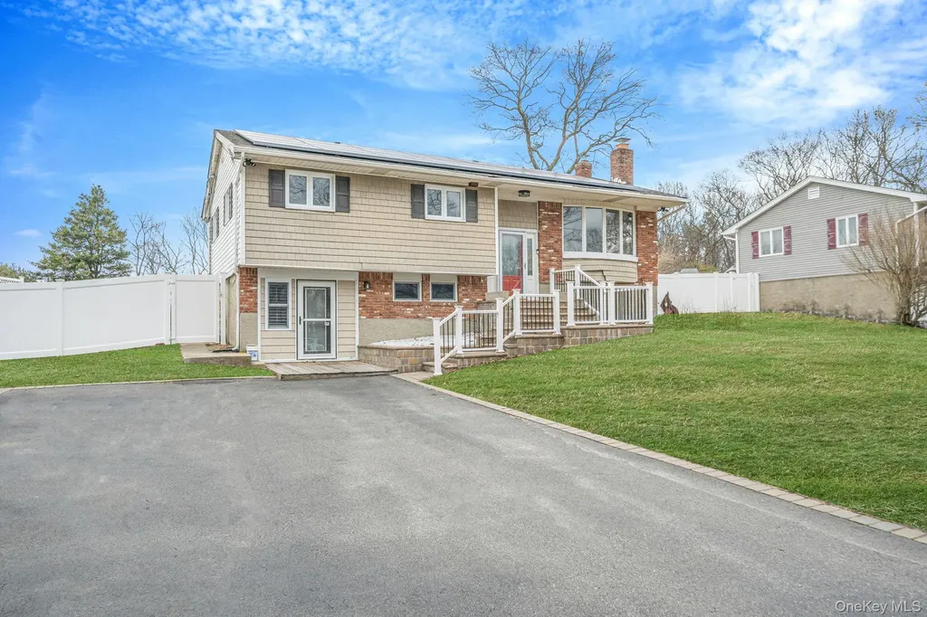 73 Parnell Drive Smithtown NY 11787