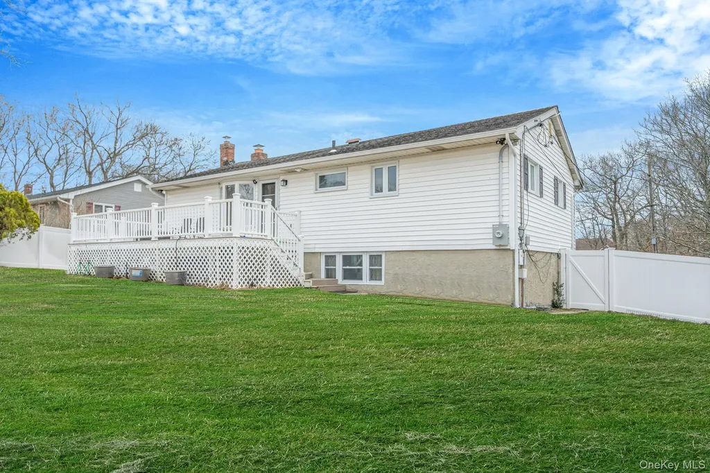 73 Parnell Drive Smithtown NY 11787