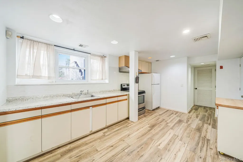 73 Parnell Drive Smithtown NY 11787