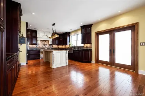 1137 Northern Boulevard Baldwin Harbor NY 11510