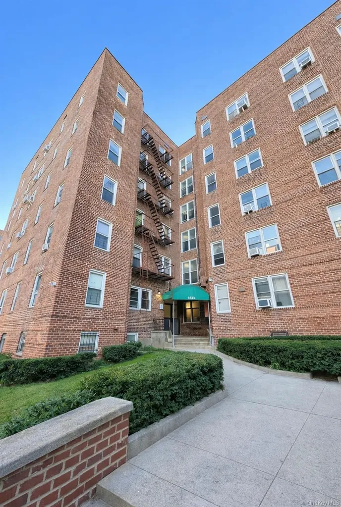 2255 Cruger Avenue Bronx NY 10467