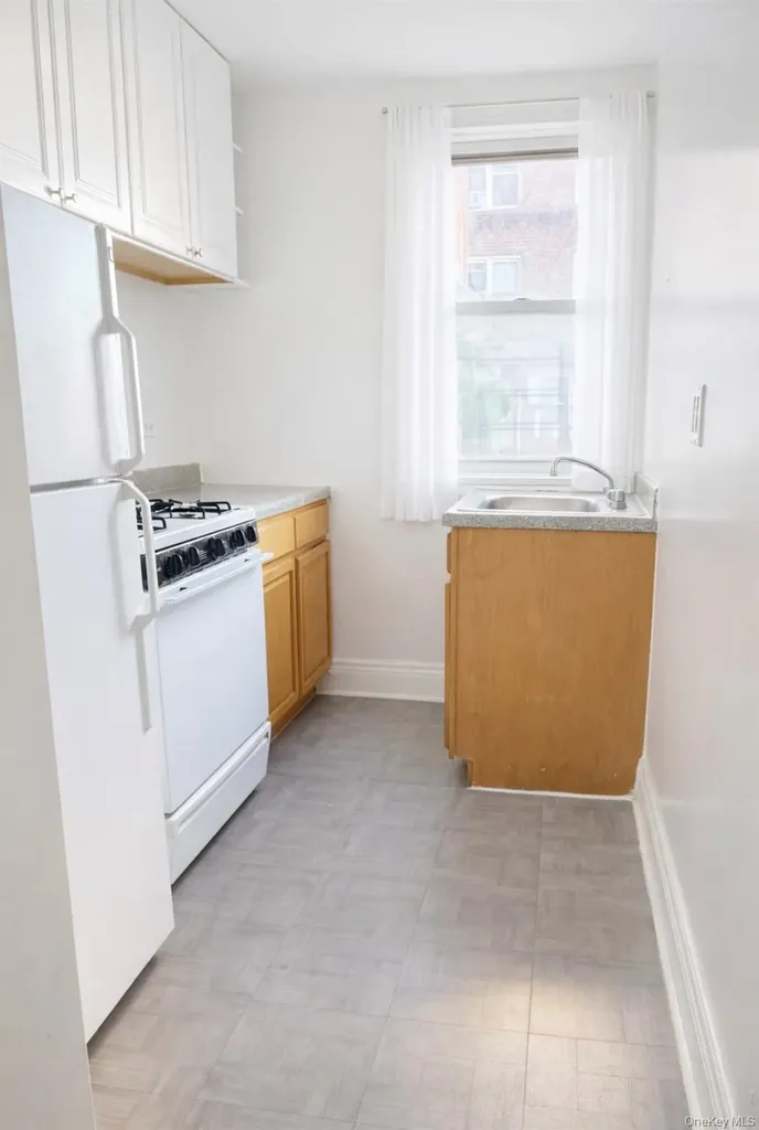 2255 Cruger Avenue Bronx NY 10467