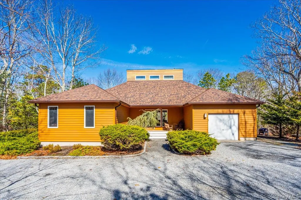 24 Tanglewood Trail Hampton Bays NY 11946