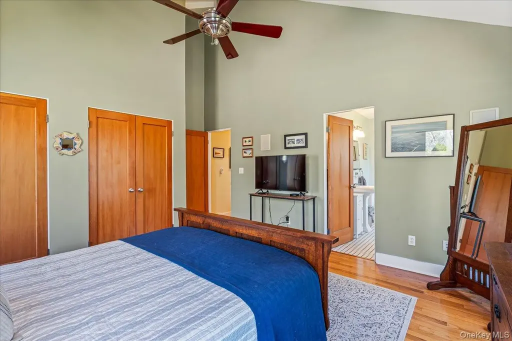 24 Tanglewood Trail Hampton Bays NY 11946