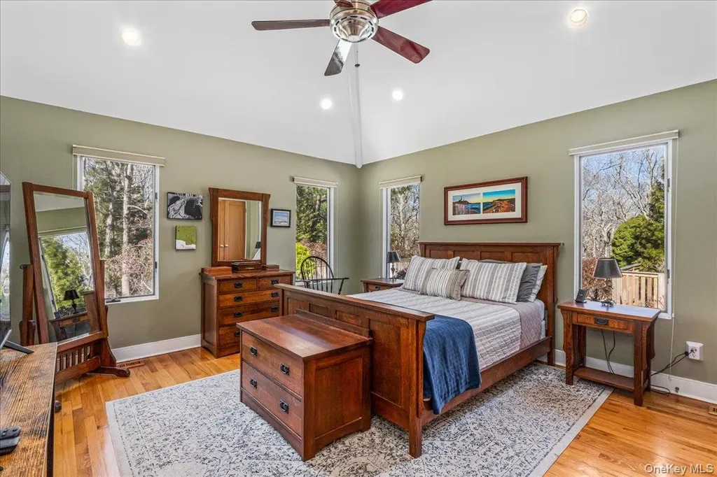 24 Tanglewood Trail Hampton Bays NY 11946