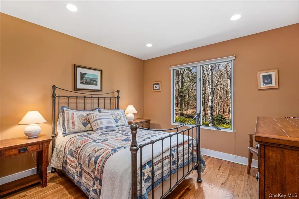 24 Tanglewood Trail Hampton Bays NY 11946