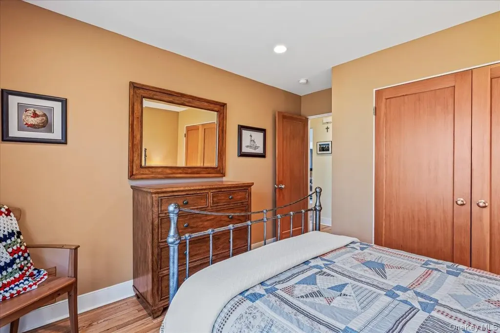24 Tanglewood Trail Hampton Bays NY 11946