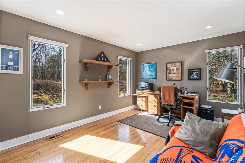 24 Tanglewood Trail Hampton Bays NY 11946