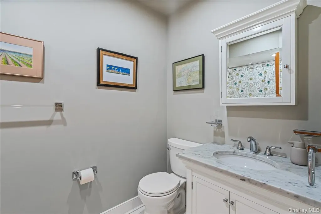 24 Tanglewood Trail Hampton Bays NY 11946