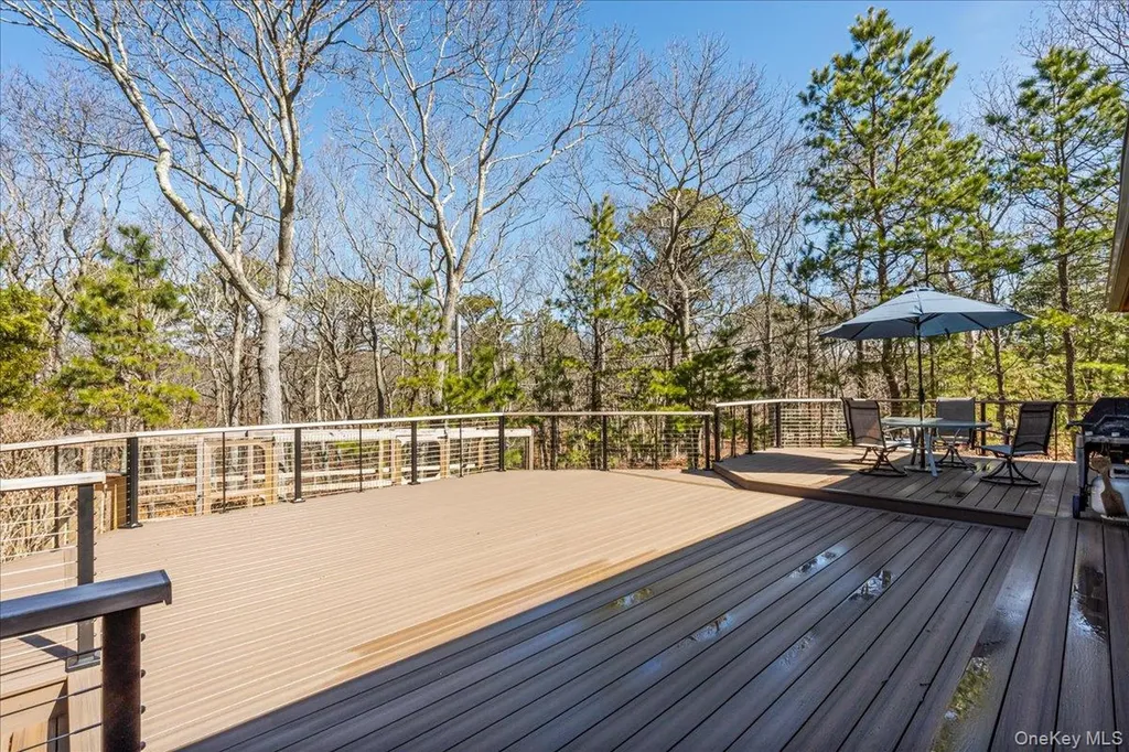 24 Tanglewood Trail Hampton Bays NY 11946