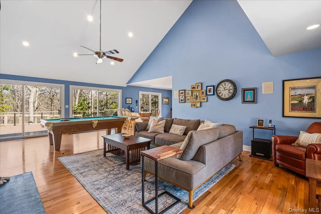 24 Tanglewood Trail Hampton Bays NY 11946