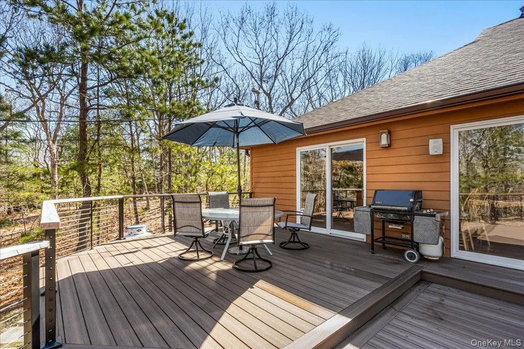 24 Tanglewood Trail Hampton Bays NY 11946