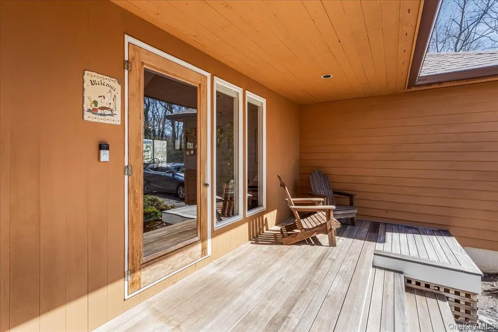 24 Tanglewood Trail Hampton Bays NY 11946