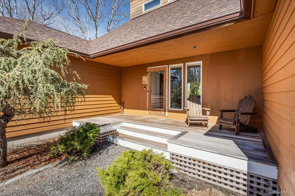 24 Tanglewood Trail Hampton Bays NY 11946