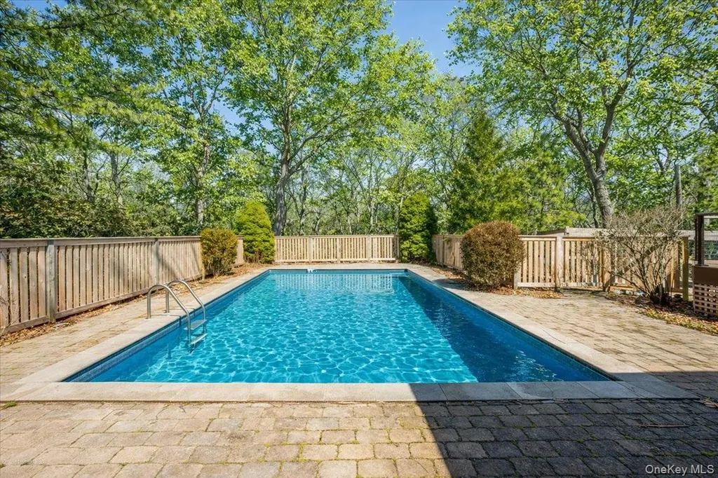 24 Tanglewood Trail Hampton Bays NY 11946