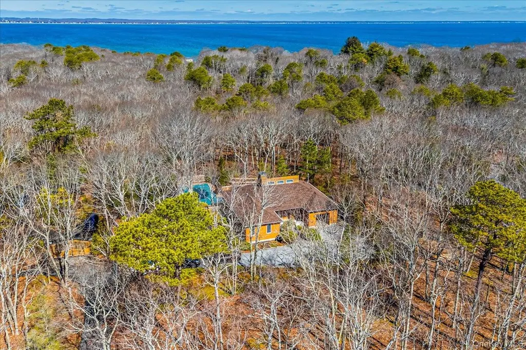 24 Tanglewood Trail Hampton Bays NY 11946