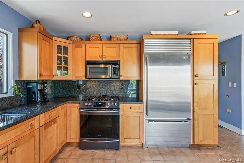24 Tanglewood Trail Hampton Bays NY 11946