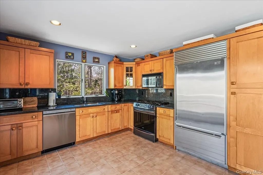 24 Tanglewood Trail Hampton Bays NY 11946