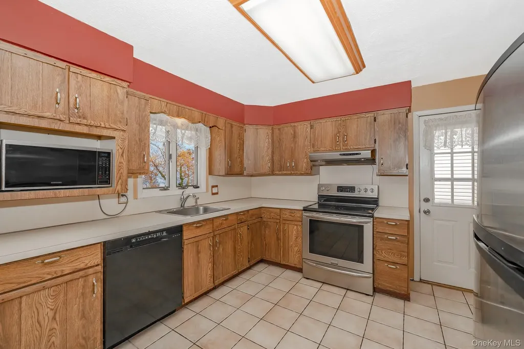 30 Poplar Avenue Farmingdale NY 11735