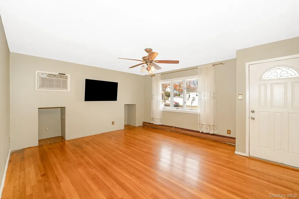 30 Poplar Avenue Farmingdale NY 11735