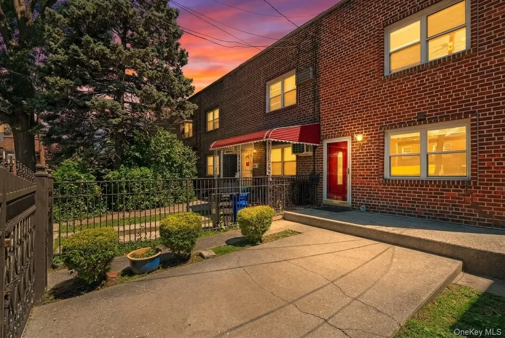 1822 Delancey Place Bronx NY 10462