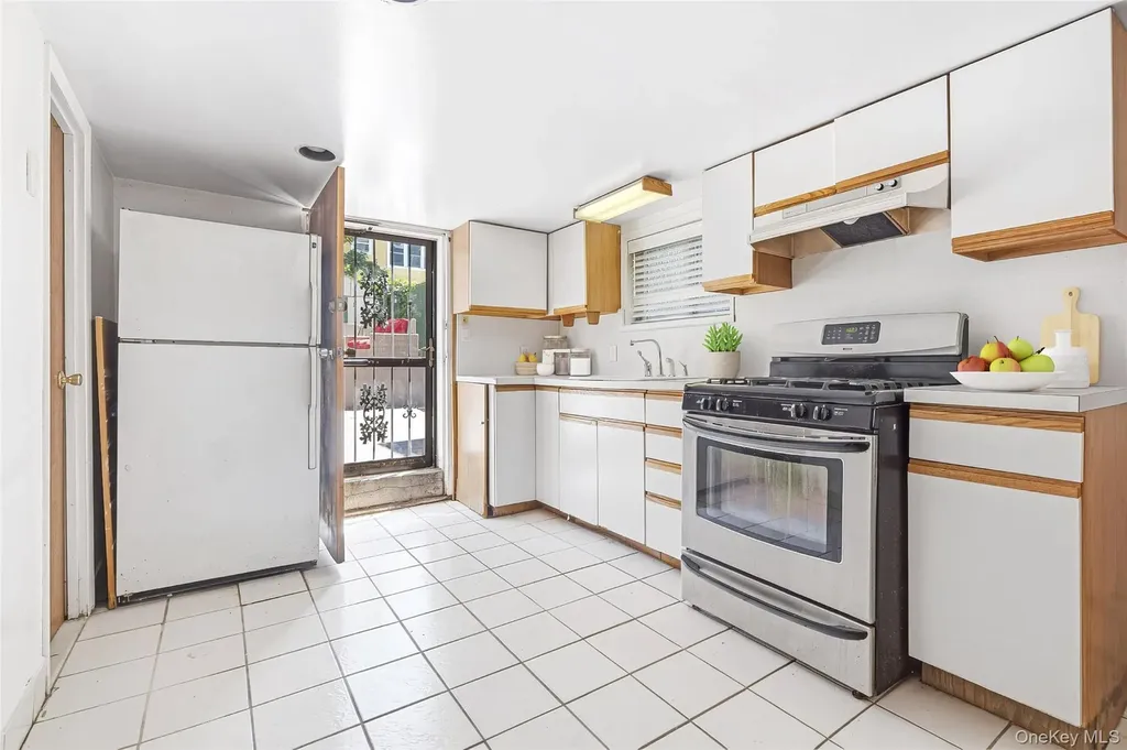 1822 Delancey Place Bronx NY 10462