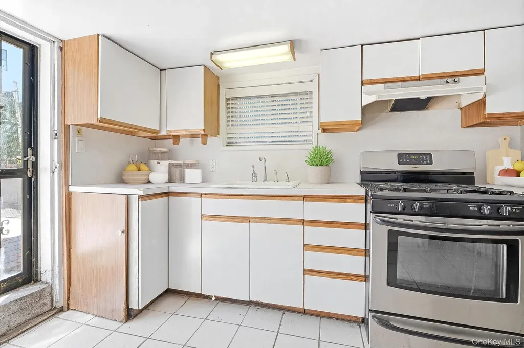 1822 Delancey Place Bronx NY 10462