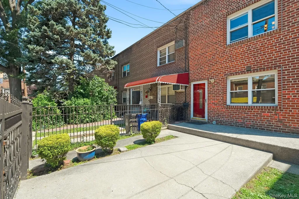 1822 Delancey Place Bronx NY 10462