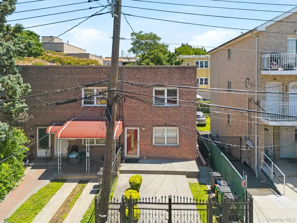 1822 Delancey Place Bronx NY 10462