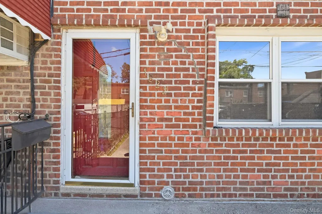 1822 Delancey Place Bronx NY 10462