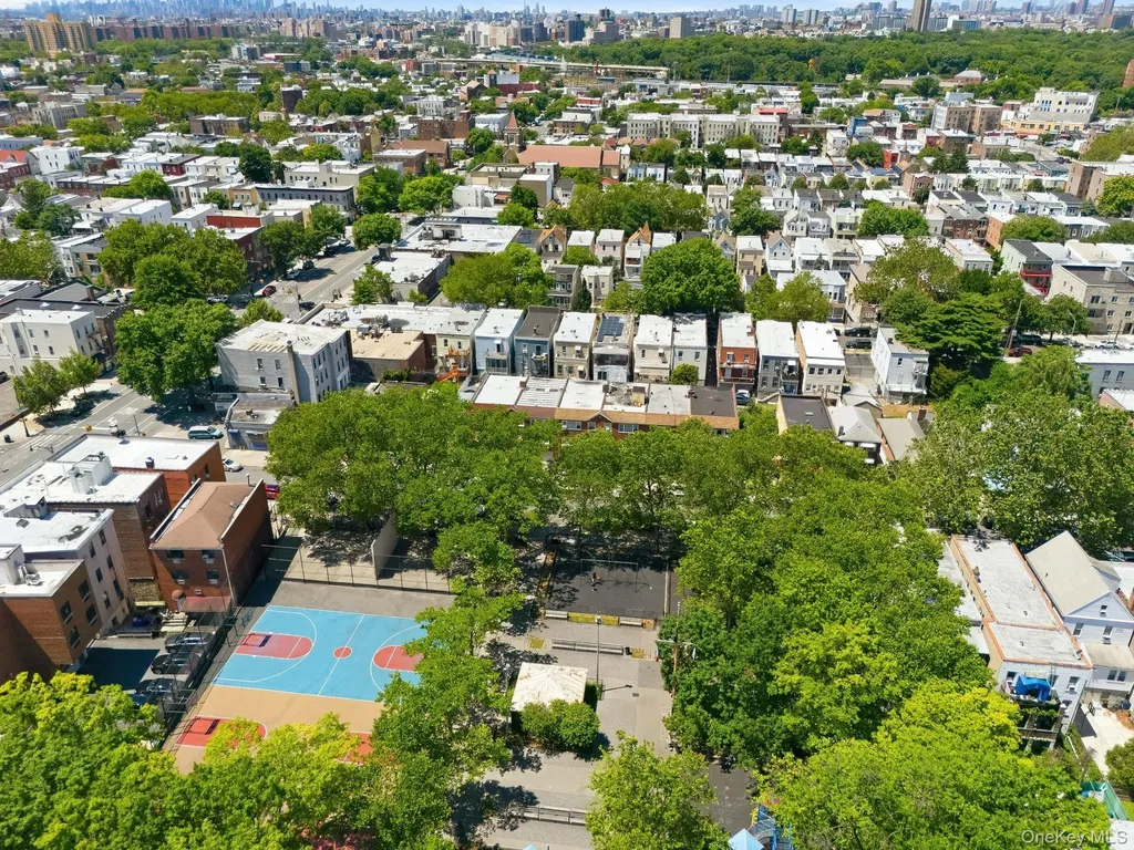 1822 Delancey Place Bronx NY 10462