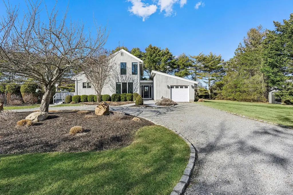 39 Tanners Neck Lane Westhampton NY 11977