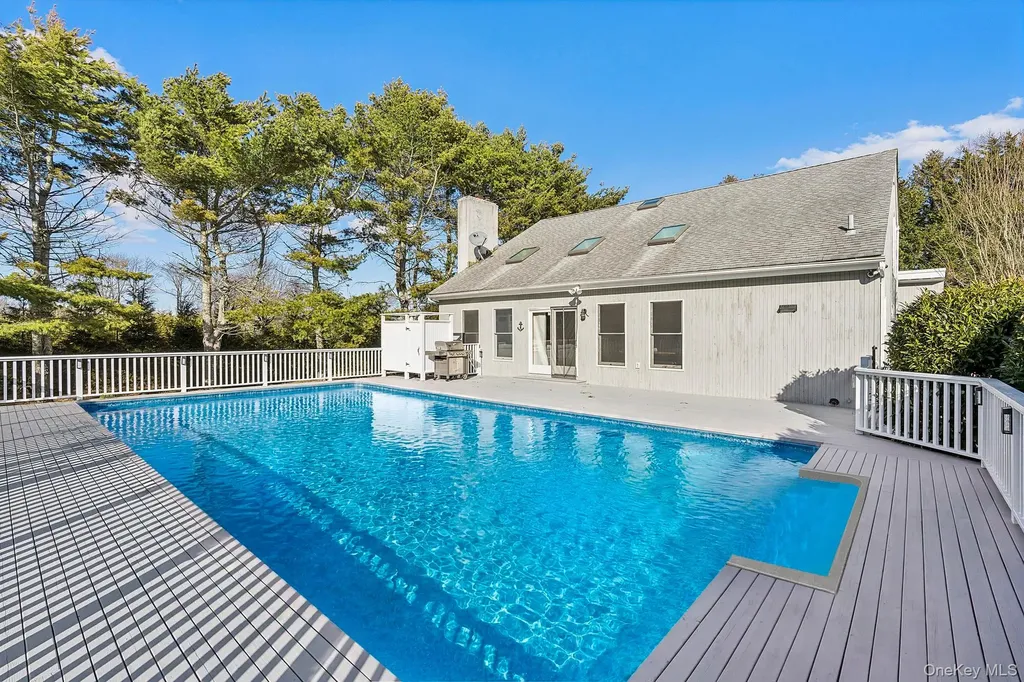 39 Tanners Neck Lane Westhampton NY 11977