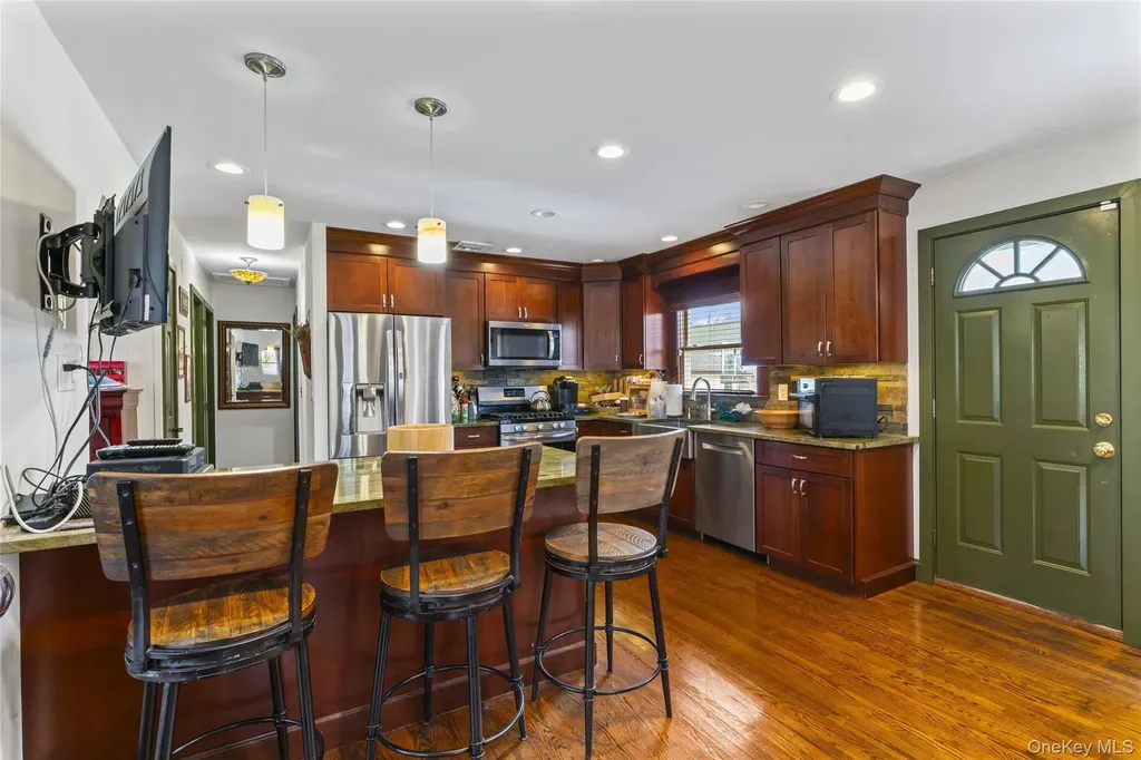 2 Burnett Avenue Bay Shore NY 11706