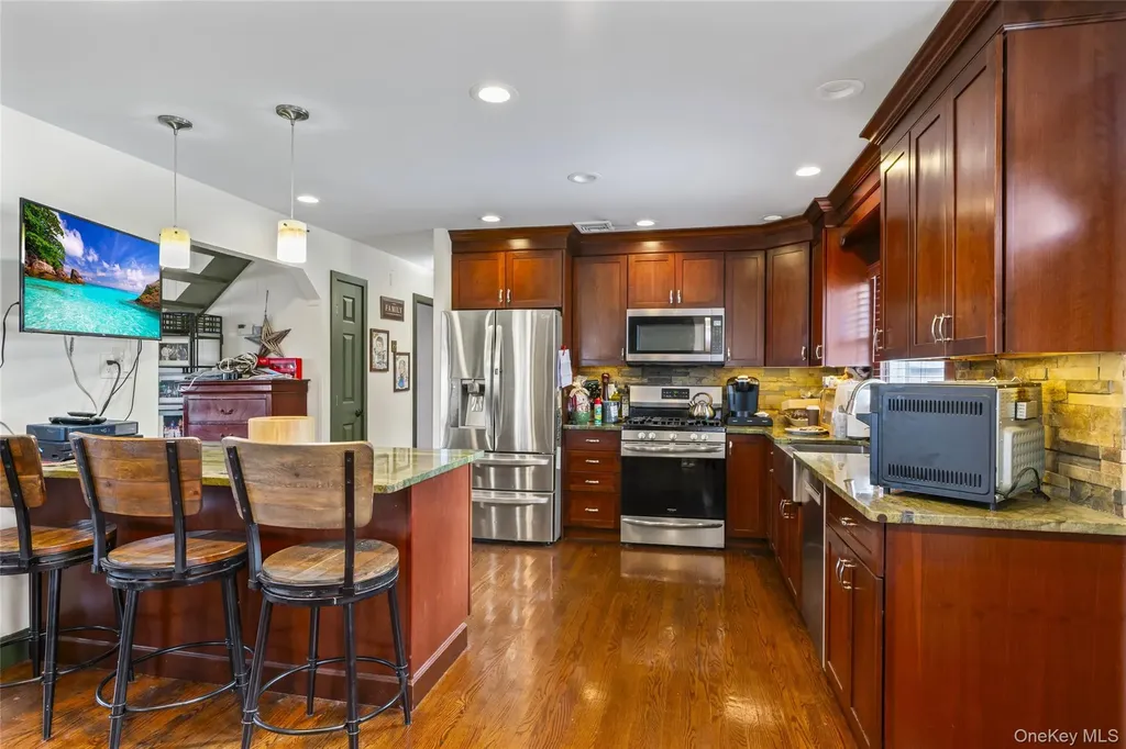 2 Burnett Avenue Bay Shore NY 11706