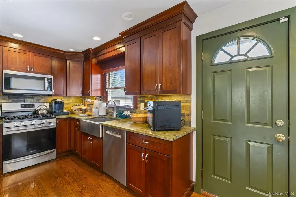 2 Burnett Avenue Bay Shore NY 11706