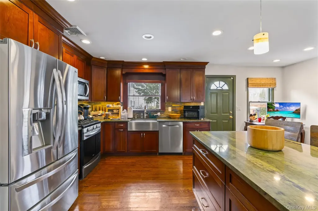 2 Burnett Avenue Bay Shore NY 11706