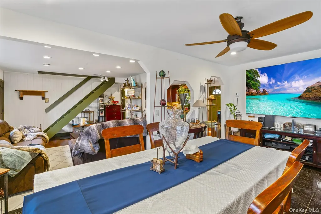 2 Burnett Avenue Bay Shore NY 11706