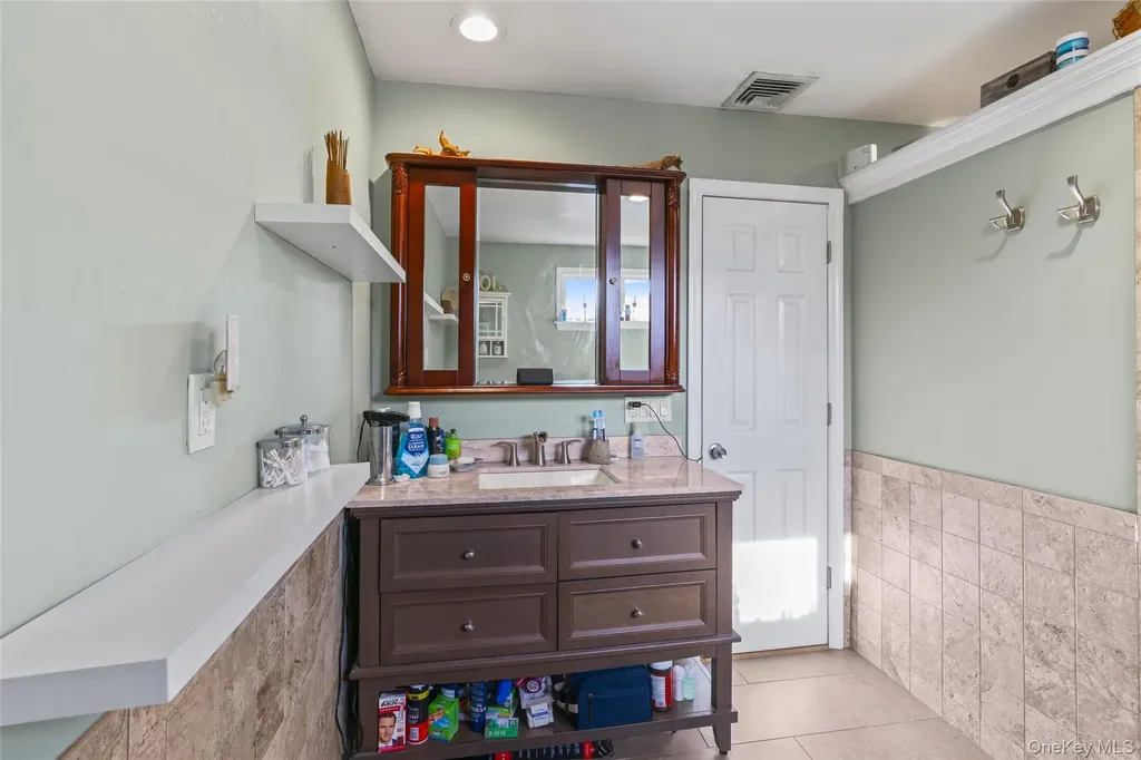 2 Burnett Avenue Bay Shore NY 11706