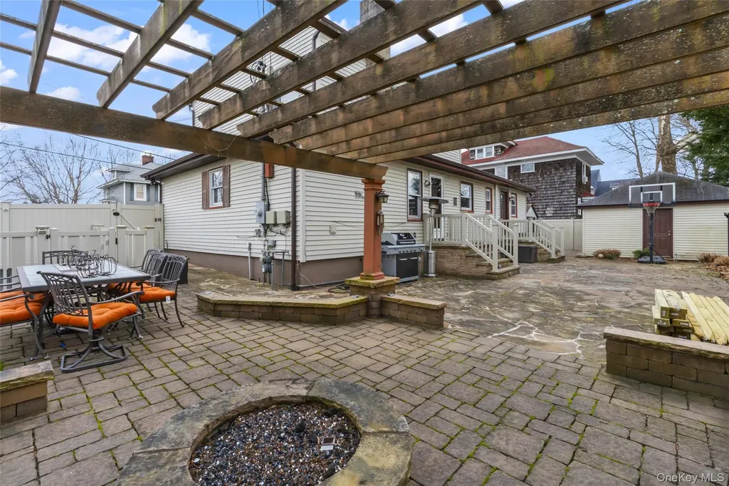 2 Burnett Avenue Bay Shore NY 11706