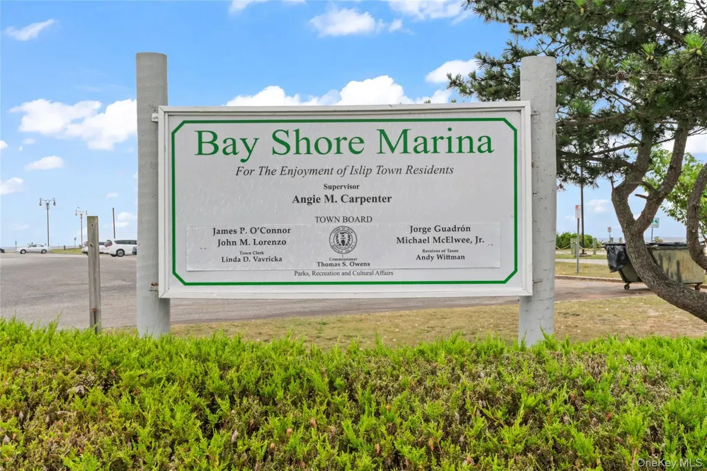 2 Burnett Avenue Bay Shore NY 11706