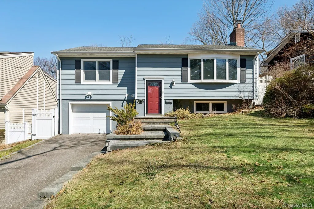 159 Chestnut Circle Northport NY 11768