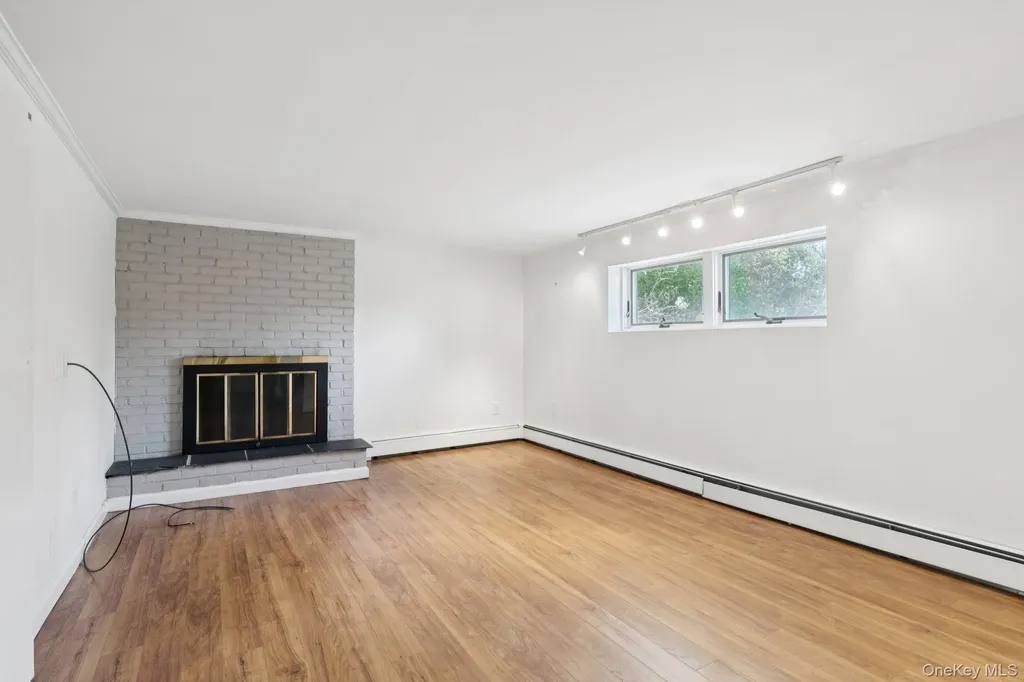 159 Chestnut Circle Northport NY 11768