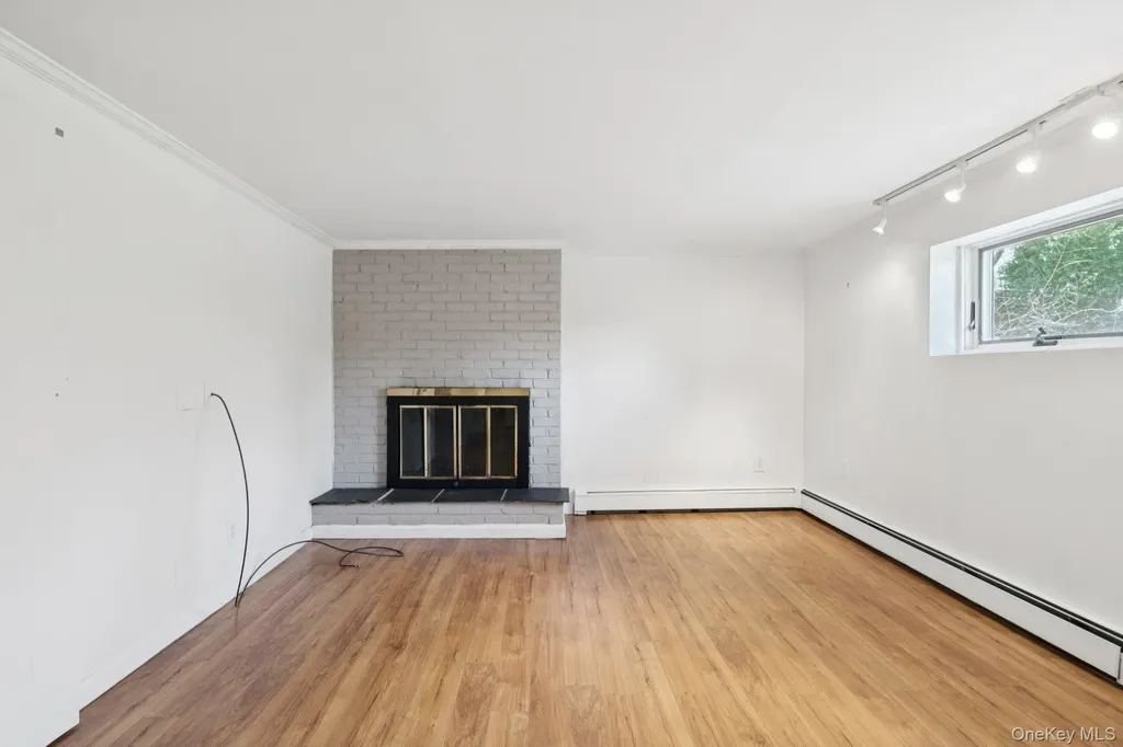 159 Chestnut Circle Northport NY 11768