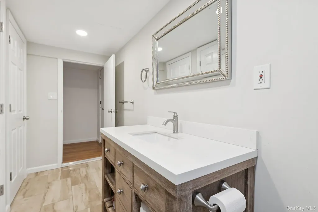 159 Chestnut Circle Northport NY 11768