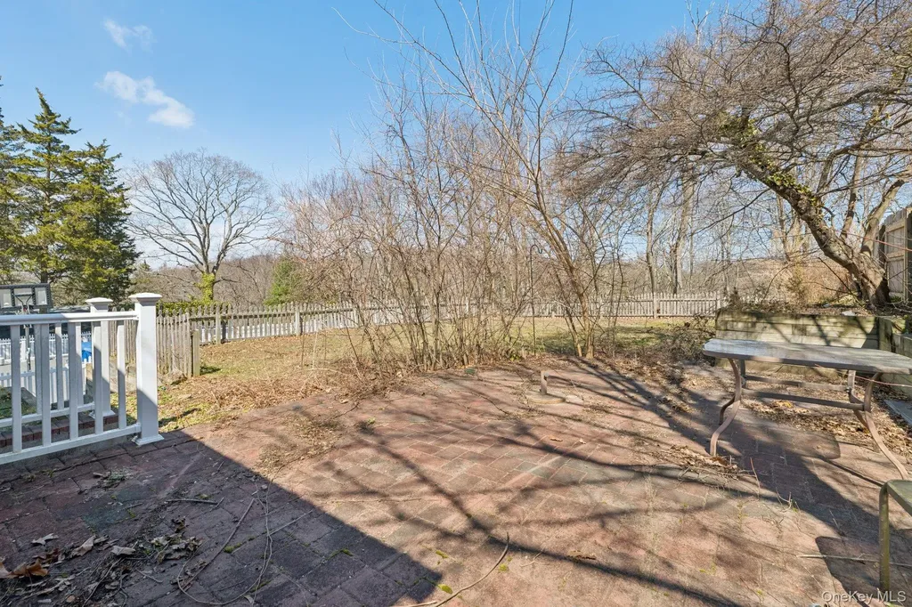 159 Chestnut Circle Northport NY 11768