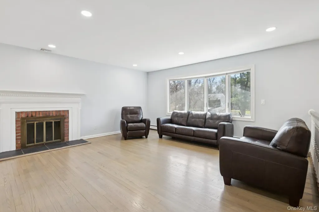 159 Chestnut Circle Northport NY 11768